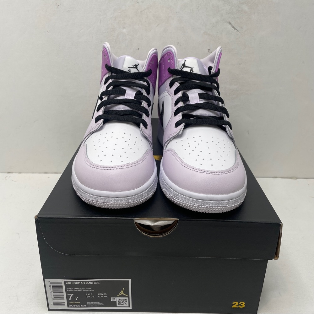 Nike Air Jordan 1 Retro Mid GS “Barely Grape/Lilac” 2023 - Picture 2 of 4